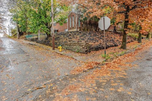 1302 Clark St, Pittsburgh PA  15221-1808 exterior