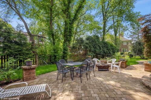 695 Mitchell Ave, Elmhurst IL 60126-4855 exterior