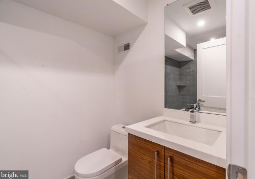 2005 Kater St, Philadelphia PA 19147-1817 exterior