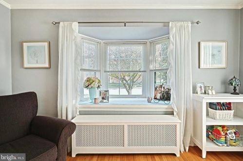 68 Maple Ave, Littlestown PA 17340-1312 exterior