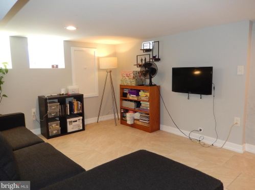 2423 Iseminger St, Philadelphia PA  19148-3517 exterior