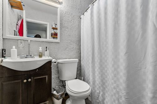 1312 Greenfield Ave, Waukegan IL 60085-7813 exterior