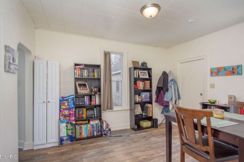 708 Coit Ave, Grand Rapids MI 49503-2737 exterior