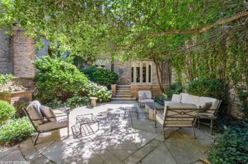 1442 Astor St, Chicago IL  60610-1615 exterior