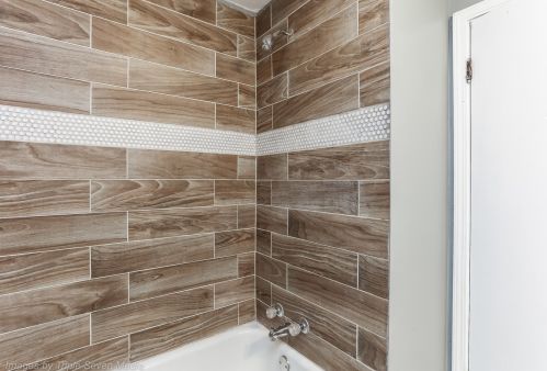 8122 Kingston Ave, Chicago IL 60617-1231 exterior