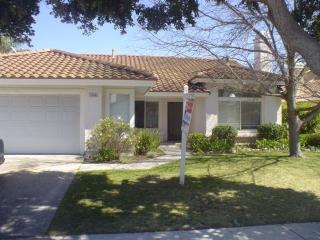 2406 Grapevine Dr, Oxnard, CA 93036-1575