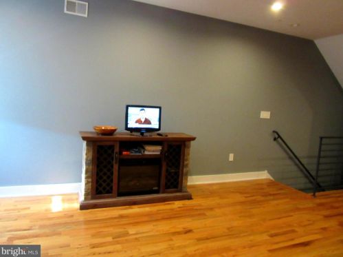 1217 5th St, Philadelphia PA  19122-5235 exterior