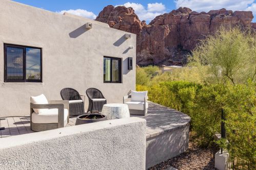 5841 Echo Canyon Cir, Phoenix AZ 85018-1243 exterior