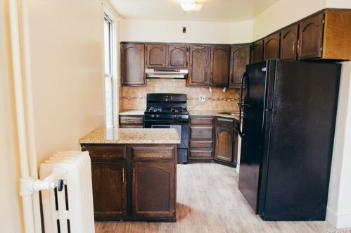 288 201st St, Bronx NY 10458-2204 exterior