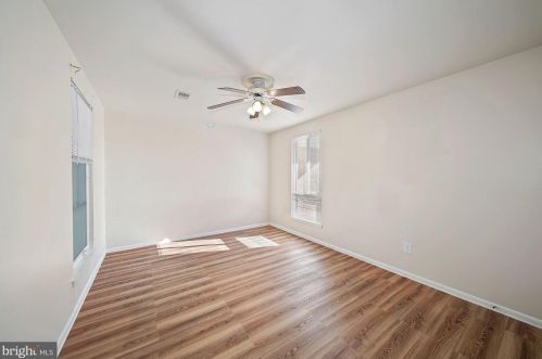 5537 Burnside Dr, Rockville MD 20853-2457 exterior