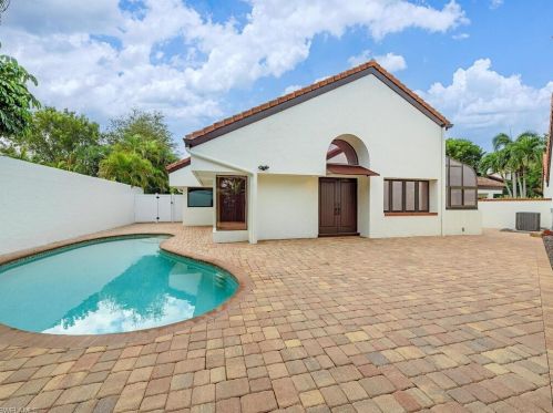 578 Bay Villas Ln, Naples FL 34108-2842 exterior