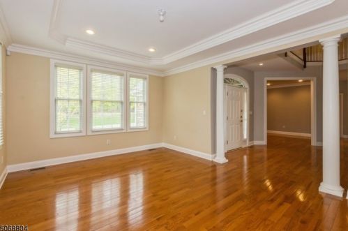 10 Baxter Ln, Town Center NJ 07052-1429 exterior