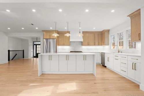 115 Pne Rdg Rd, Wilton CT 06897-2715 exterior