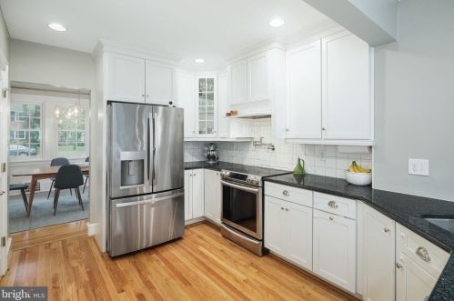 400 Beechwood Ave, Tavistock NJ 08033-1105 exterior