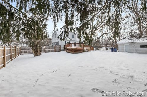 1221 Whitmore Ave, Grand Rapids MI 49504-2446 exterior