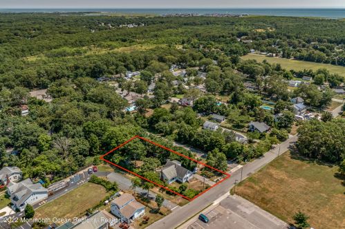 6 Jones Rd, Lacey NJ 08731-3611 exterior