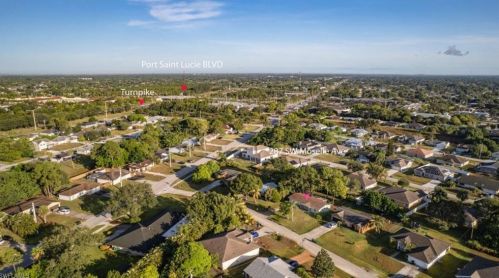 287 Moselle Ave, Fort Pierce FL 34984-5027 exterior