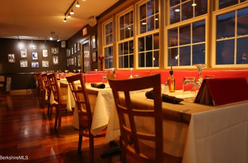 15 Franklin St, Lenox MA 01240-2304 exterior