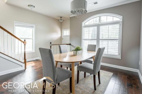 7490 Glisten Ave, Atlanta, GA 30328-2796