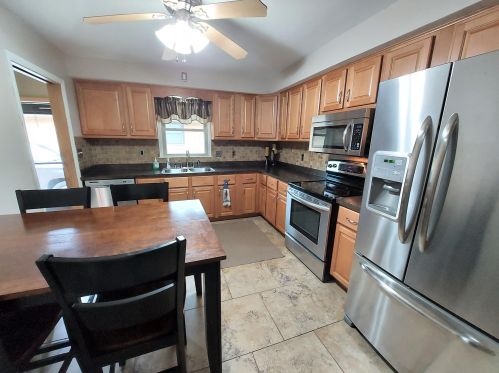 4858 90th St, Milwaukee, WI 53228-3466