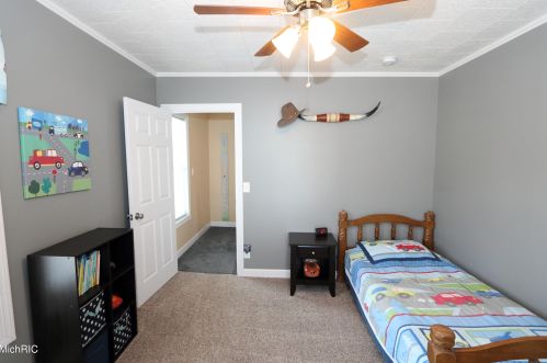 324 Lincoln Lk Ave, Lowell MI 49331-8540 exterior