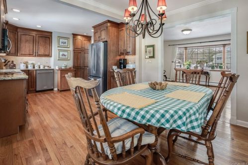 102 Meadow Ln, Poughkeepsie NY 12603-3278 exterior