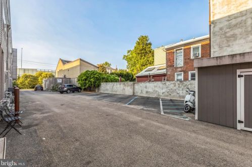 207 Allen St, Philadelphia PA 19125-4103 exterior