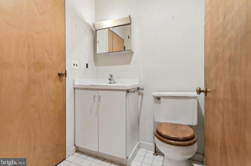 730 Bainbridge St, Philadelphia PA 19146-1807 exterior