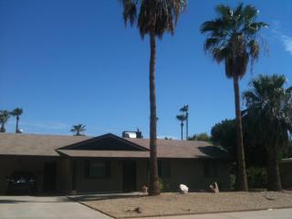 3922 Shangri La Rd, Phoenix AZ  85028-2821 exterior