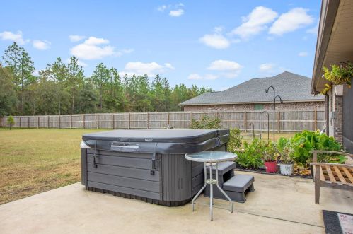 9088 Tara Cir, Milton FL 32583-8147 exterior