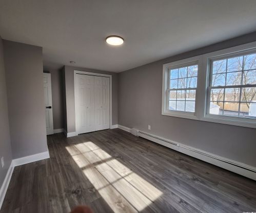 20 Lowndes Ave, Huntington Station NY 11746-1224 exterior