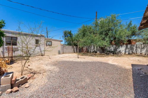 1325 8 St, Tucson AZ 85719-5517 exterior