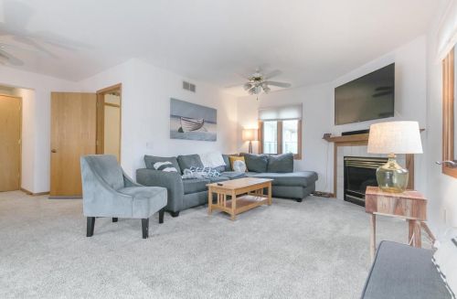 2113 Portage Rd, Madison, WI 53704-3505