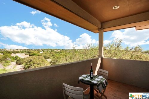 499 Mystic Pkwy, Spring Branch TX 78070-5417 exterior