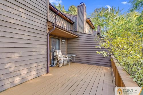 73 Laurel Holw Ct, Edison NJ 08820-1043 exterior