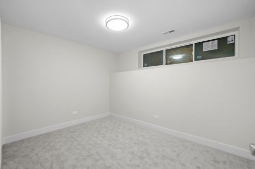 7147 University Ave, Chicago IL 60619-1326 exterior