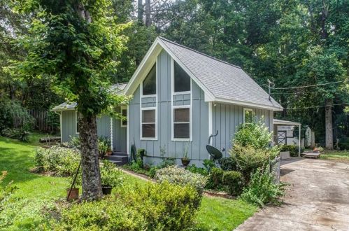 4947 Bird Rd, Gainesville, GA 30506-2691