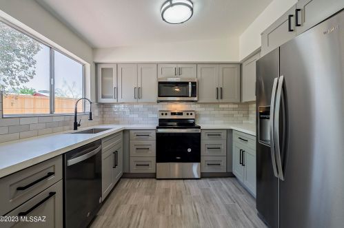 6956 Galaxy Pl, Tucson, AZ 85741-2713