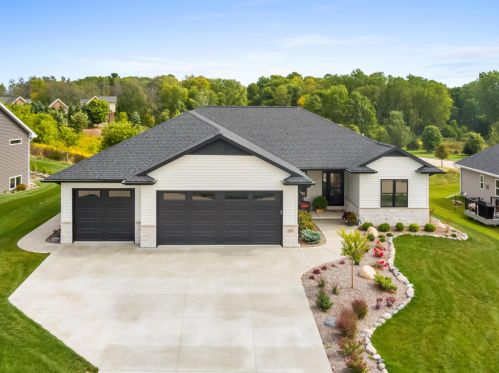 2511 Stoney Brook Ct, Manitowoc WI 54220-8640 exterior