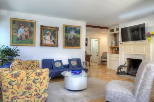 162 Rhode Is Ave, Middletown RI 02840-2761 exterior