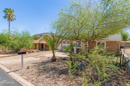 1329 Cholla St, Phoenix AZ 85029-3801 exterior