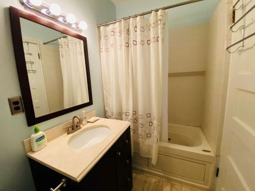 551 Melrose St, Chicago IL  60657-2781 exterior