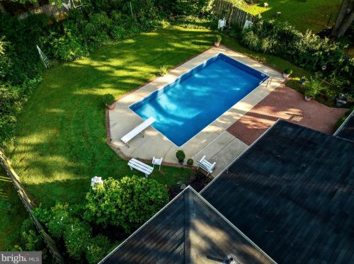 7641 Miller Fall Rd, Rockville MD 20855-1165 exterior