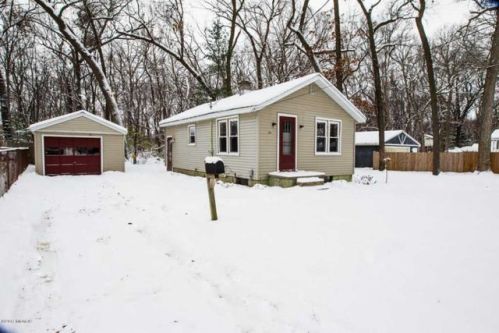 816 Oakcrest St, Wyoming MI  exterior