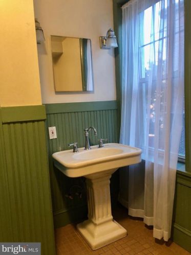 1030 6 St, Philadelphia PA 19140-3327 exterior