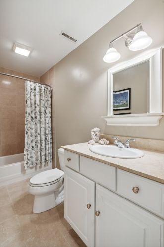 2759 Bosworth Ave, Chicago IL 60642-2341 exterior