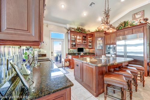 2255 Tropical Trl, Merritt Island FL 32952-4102 exterior