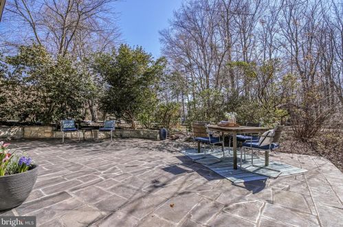 7804 Ridgecrest Dr, Alexandria VA 22308-1053 exterior