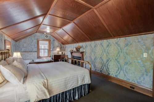 626 4th St, Stillwater MN 55082-4827 exterior