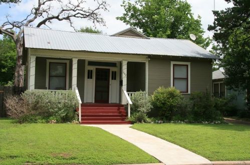 202 35th St, Austin TX  78705-1611 exterior